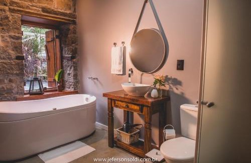 Bento Goncalves Hotel | Relax at Casa Vêneto in Vale dos Vinhedos - Top Amenities