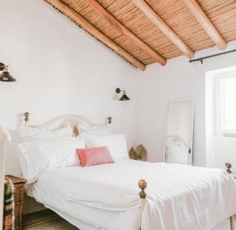 Mertola House | Experience Casa Vó Briata: Beachfront Bliss with Pool