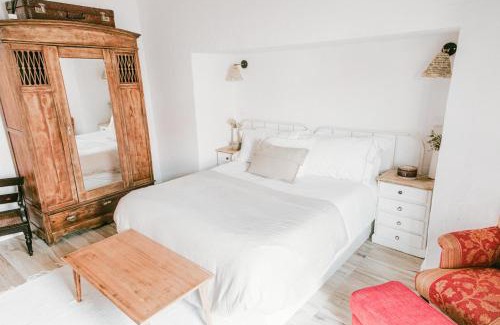 Mertola House | Experience Casa Vó Briata: Beachfront Bliss with Pool
