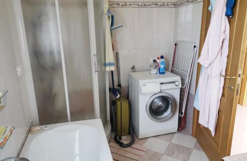 Castiglione Messer Raimondo Apartment | Casa Valloni: Family-Friendly Stay with Pool & Breakfast