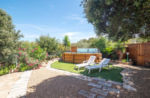 Trinita d'Agultu e Vignola House | Cozy Casa Vacanze La Pavoncella: Rated 9.5/10, Pet Friendly