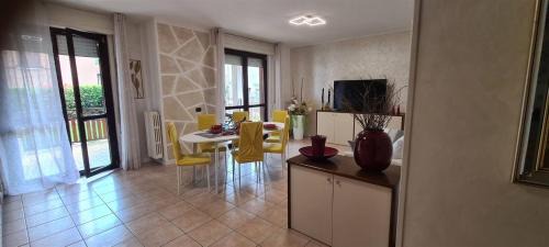 Villongo Apartment | Idyllic Getaway at Casa Vacanza Peonia - Guest Rated 7.5/10