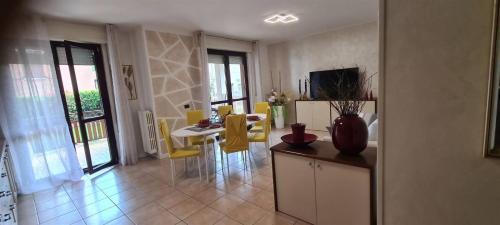 Villongo Apartment | Idyllic Getaway at Casa Vacanza Peonia - Guest Rated 7.5/10