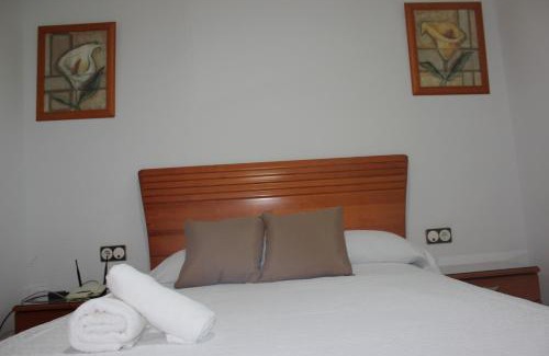 Cordoba House | Inviting Casa Vacacional El Cañizo with Ocean View Pool