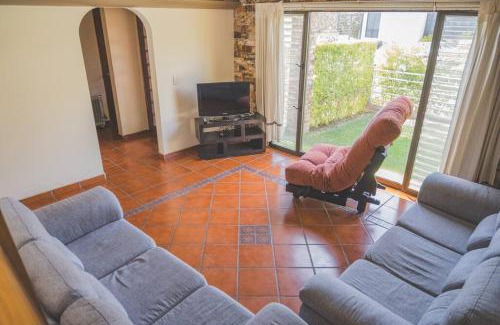 Lomas de Cocoyoc House | Discover Casa Vacacional: Pet-Friendly Retreat with Pool