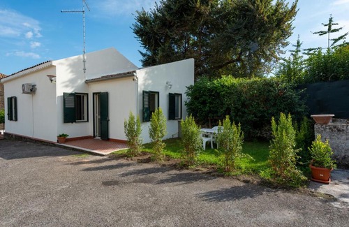 Viagrande House | Gorgeous Casa Vacanza a Cava with Pool & Kitchen Amenities