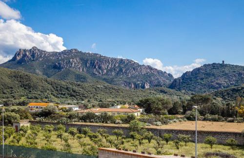 Viddalba Apartment | Stunning Casa Vacanza with Panoramic Views, Family-Friendly