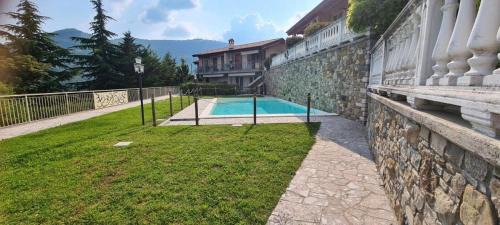 Plassi Apartment | Pet-Friendly Oasis with Ocean View at Casa Vacanza Glicine