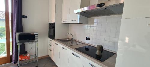 Plassi Apartment | Pet-Friendly Oasis with Ocean View at Casa Vacanza Glicine