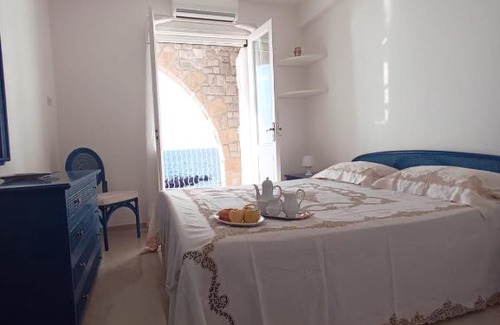 Massa Lubrense Apartment | Experience Casa Vacanza Il Bacio Del Sole with Ocean Views