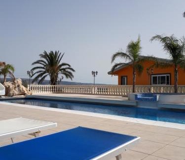 Chiaramonte Gulfi House | Charming Getaway at CASA VACANZA NEL GIARDINO DELLE VIGNE