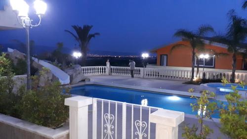 Chiaramonte Gulfi House | Charming Getaway at CASA VACANZA NEL GIARDINO DELLE VIGNE