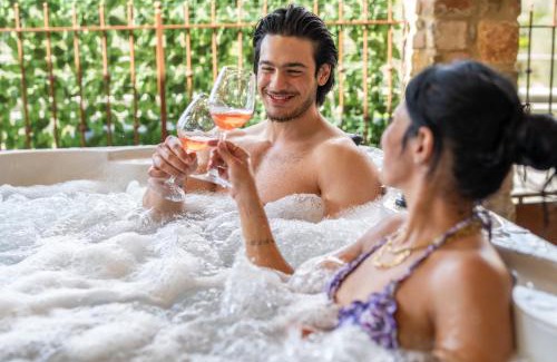 Montalcino House | Exceptional Casa Vacanza Sant' Antimo with Hot Tub & Dining