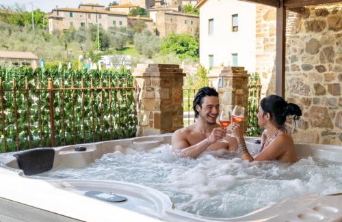 Montalcino House | Exceptional Casa Vacanza Sant' Antimo with Hot Tub & Dining