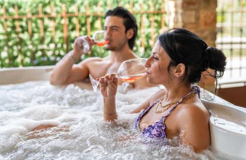 Montalcino House | Exceptional Casa Vacanza Sant' Antimo with Hot Tub & Dining
