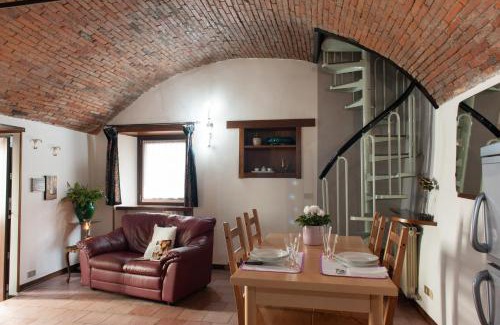 Darfo Boario Terme House | Pet-Friendly Casa Vacanza Scacco d' Argento with Ocean Views