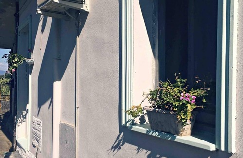 Gioia Tauro House | Discover Casa Vacanze: Family-Friendly Rose House Retreat