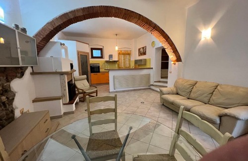 Santarello House | Welcoming Casa Vacanze al Santarello: Pet-Friendly Retreat