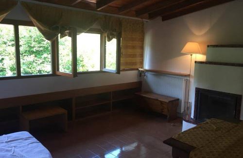 Castelnovo del Friuli House | Cozy Casa Vacanze Almades: Pet and Child Friendly Retreat