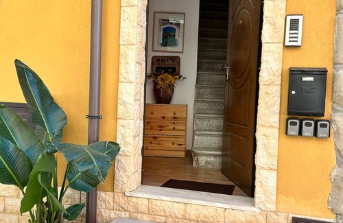 Motta Camastra Apartment | Relaxing Stay at Casa Vacanze Antico Borgo with Spa & Breakfast