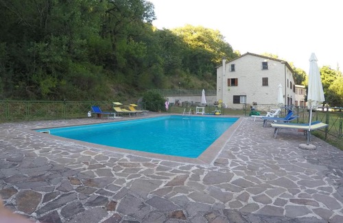 Citta di Castello Apartment | Inviting Casa Vacanze-Appartamenti La Boccia with Pool