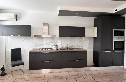Cappelle sul Tavo Apartment | Family-Friendly Casa Vacanze Carducci with Relaxing Hot Tub