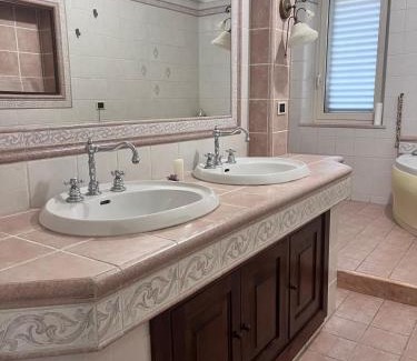 Cappelle sul Tavo Apartment | Family-Friendly Casa Vacanze Carducci with Relaxing Hot Tub