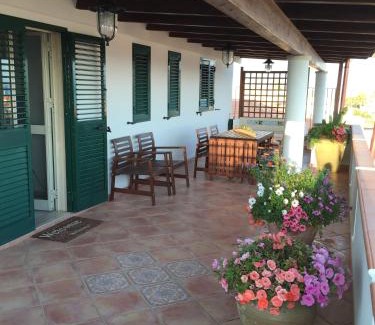 Marina di Ragusa House | Cozy Oceanfront Retreat at Casa vacanze da Giovanni