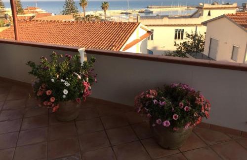 Marina di Ragusa House | Cozy Oceanfront Retreat at Casa vacanze da Giovanni
