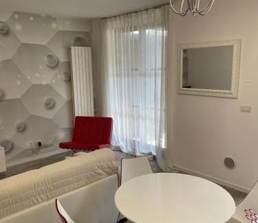 Zanica Apartment | Discover Casa Vacanze Esmeralda: Family-Friendly Getaway