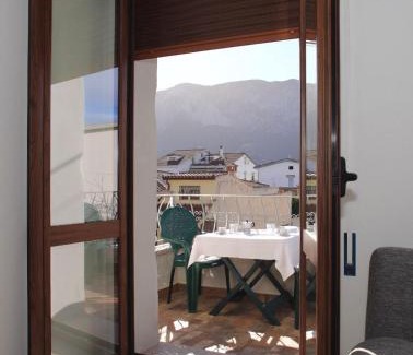 Irgoli House | Cozy Casa Vacanze Irgoli: Oceanfront Retreat with Breakfast