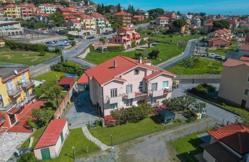 Pietra Ligure Apartment | Eco-Friendly Retreat at Casa Vacanze Ferrando with Hot Tub