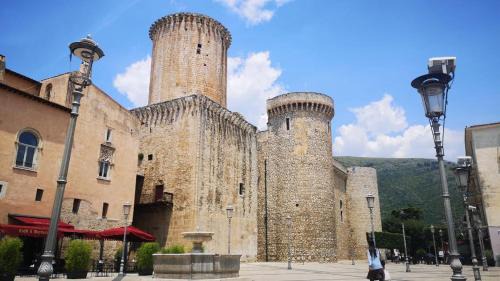 Fondi Apartment | Discover Fondi centro: The Flea's Home for Families & Pets