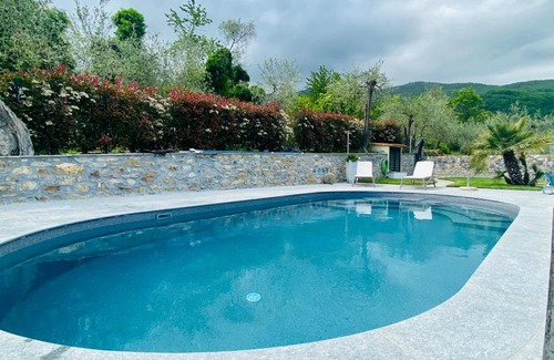 Borgomaro House | Experience Casa Vacanze Gli Ulivi with Pool & Hot Tub