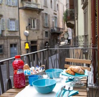 Citta Alta Apartment | Guest Rated: Casa Vacanze Gombito 4 in Scenic Bergamo Alta