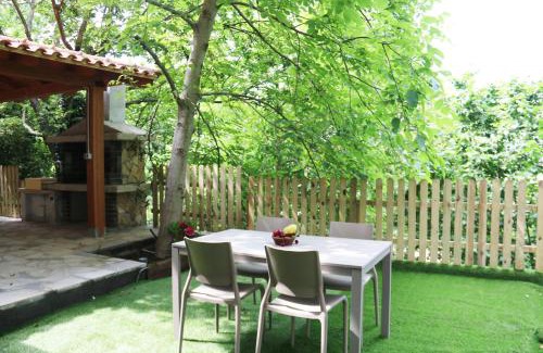 Aritzo Apartment | Pet-Friendly Retreat at Casa vacanze il Giardino, Rated 8.8