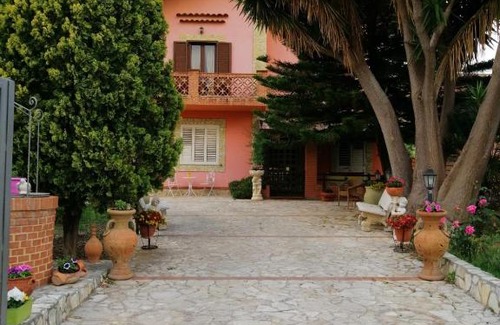 Patti Apartment | Family-Friendly Getaway at Casa Vacanze Ileana - 9.2/10