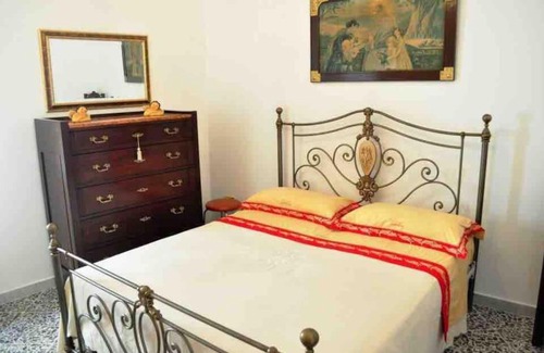 Centro Storico Apartment | Family-Friendly Getaway at Casa Vacanze LeZie with Kitchen