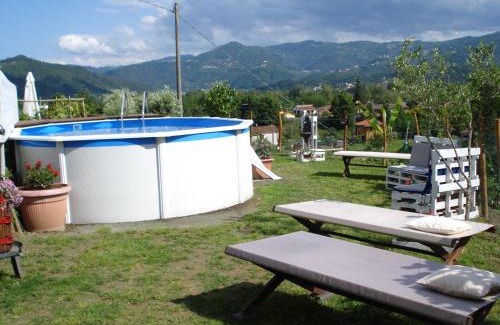 Vezzano Ligure House | Discover Casa Vacanze Lillo: Pet-Friendly Retreat with Pool