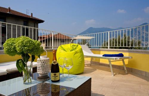 Marone House | Oceanfront Stay at CASA VACANZE MARCONI 22 - Rated 9.4/10