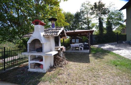 Castel di Casio Apartment | Family-Friendly Casa Vacanze Mingos Lodio di Là Awaits You