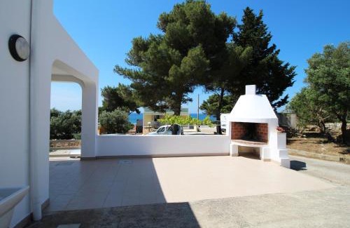 Marina di Pescoluse House | Cozy Casa Vacanze Rosita - 4-Star Oceanfront Retreat