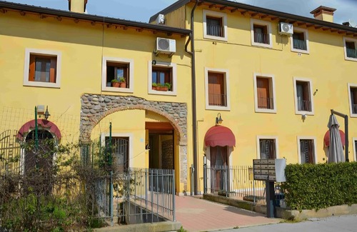 Valeggio sul Mincio Apartment | Family-Friendly Stay at Casa Vacanze Raggio di Sole