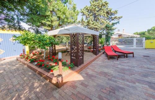 Centola House | Escape to Casa Vacanze "Ro & Se" with Oceanfront Bliss