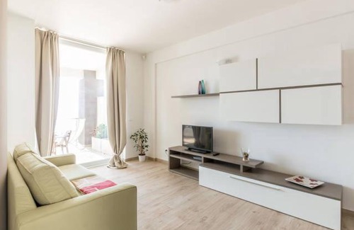 Scoglitti Apartment | Idyllic Casa Vacanze Sole e Sabbia with Oceanfront Views