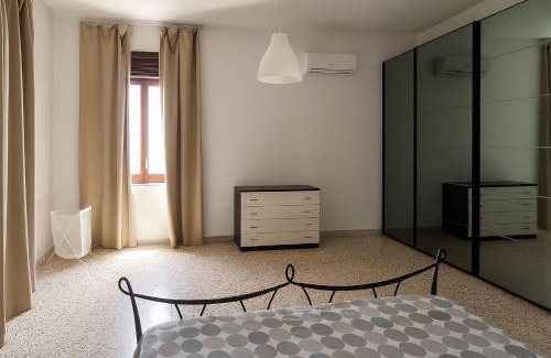 Marina Lido Apartment | Beachfront Getaway: Pet-Friendly Casa Vacanze al Mare