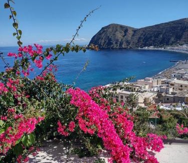 Canneto Apartment | Ocean View Retreat at Casa Vacanze Vista Mare Mela B