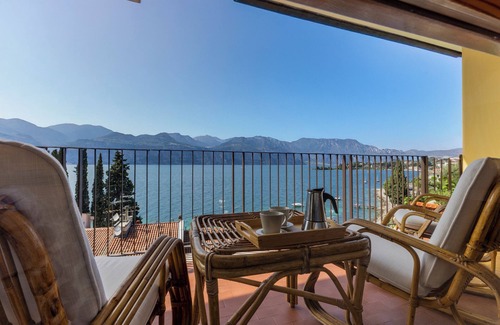 Malcesine House | Family-Friendly Retreat at Casa Val di Sogno