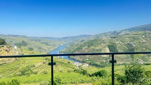Mesao Frio Bed & Breakfast | Family-Friendly Casa Vale do Douro with Oceanfront Pool