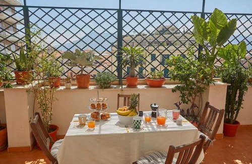 Ruggero Settimo Apartment | Unforgettable Stay at Casa Vale e Giù with Ocean Views